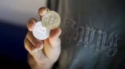 Сколько баррелей нефти необходимо, чтобы добыть один биткоин?