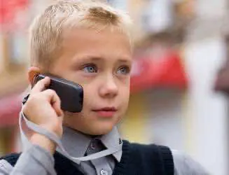 В РФ могут разрешить регистрировать SIM-карты на несовершеннолетних 
