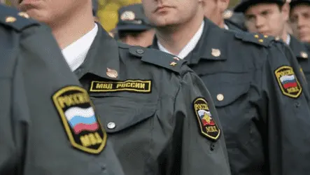 Московские полисмены устраивали подставные свидания, чтобы брать взятки за наркотики